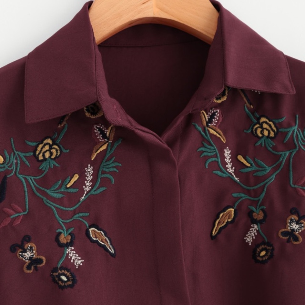 🌟5/$25🌟Embroidered Tie Front Top - Picture 3 of 5